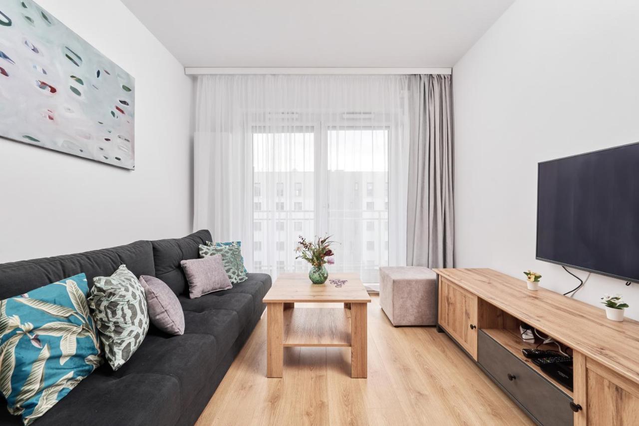 Apartment Wichrowa With Free Garage Wroclaw By Noclegi Renters Kültér fotó