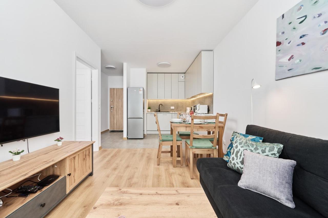 Apartment Wichrowa With Free Garage Wroclaw By Noclegi Renters Kültér fotó