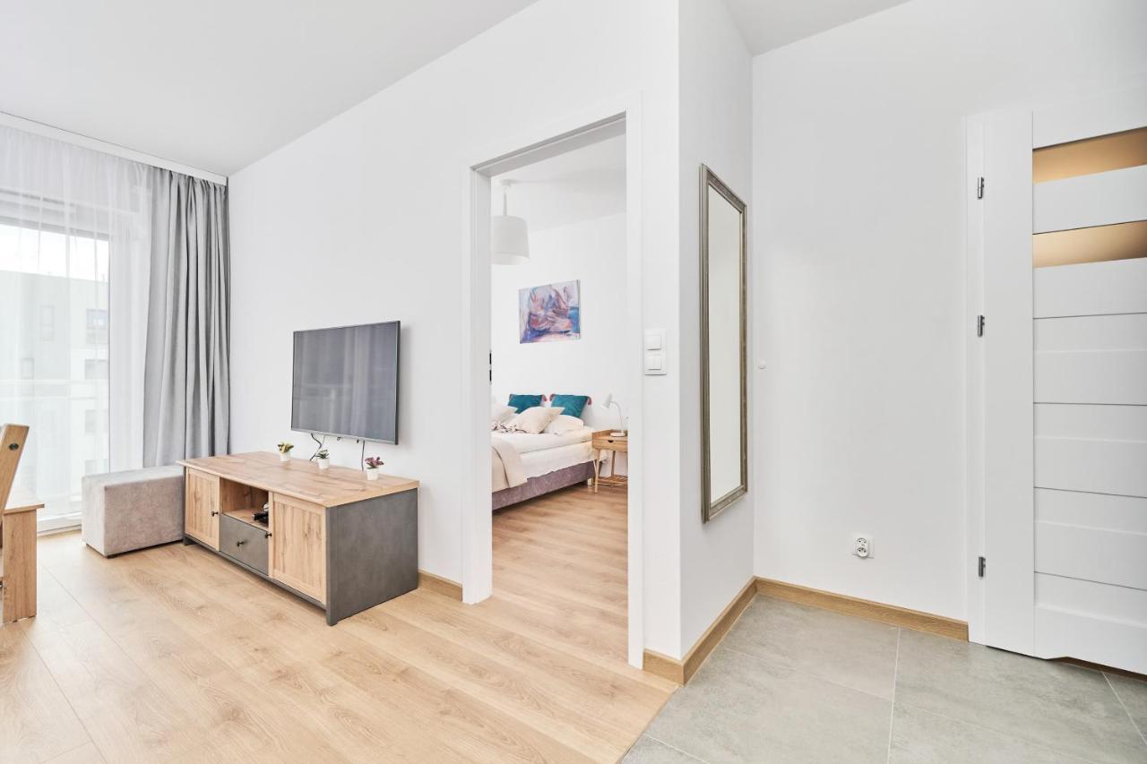 Apartment Wichrowa With Free Garage Wroclaw By Noclegi Renters Kültér fotó