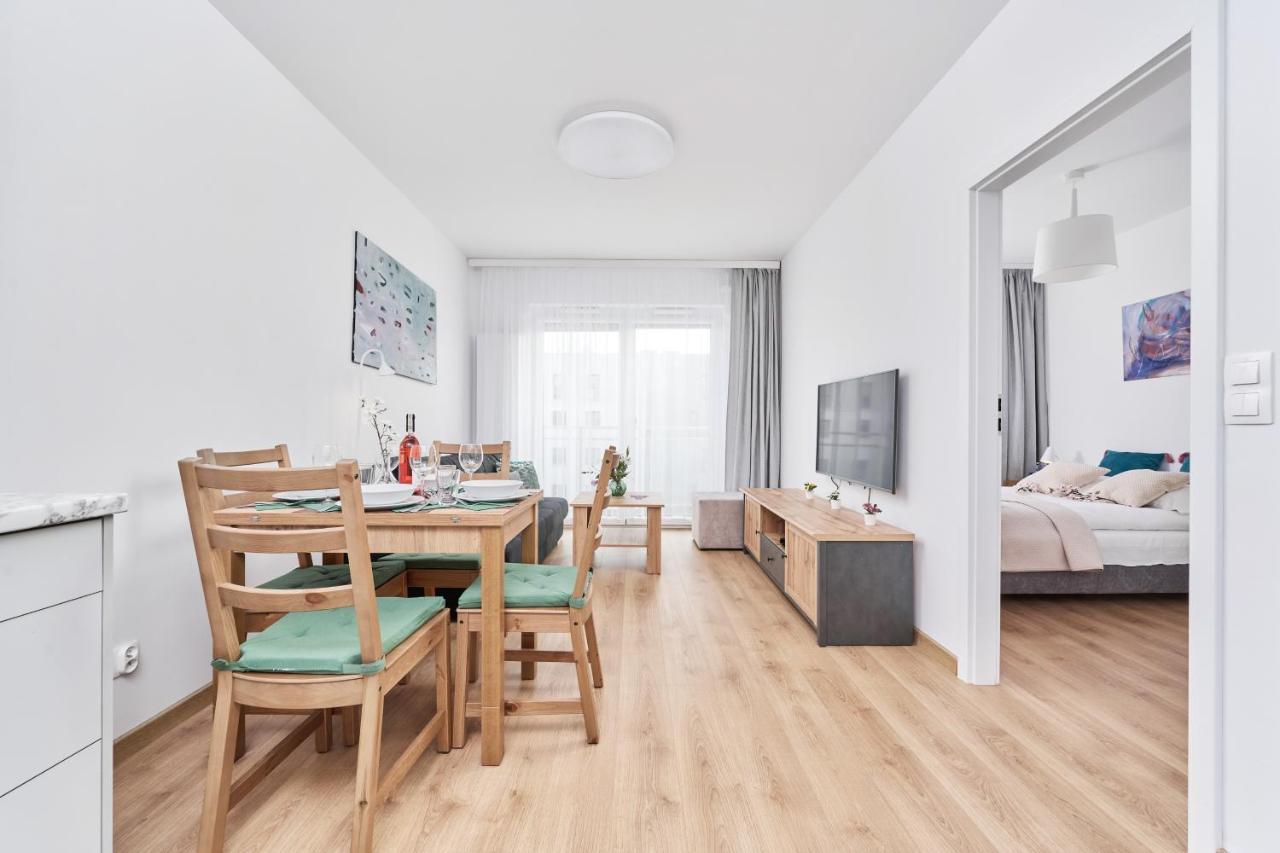 Apartment Wichrowa With Free Garage Wroclaw By Noclegi Renters Kültér fotó