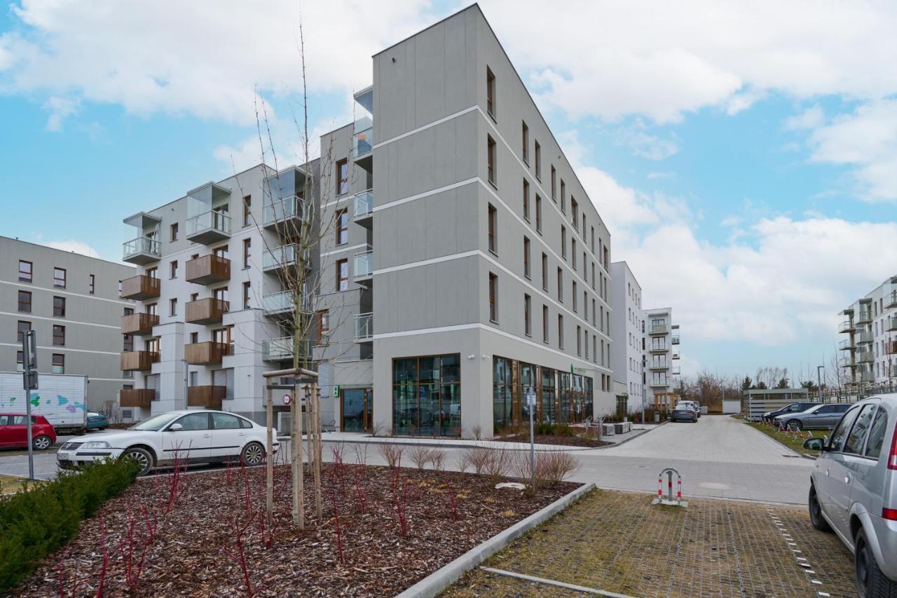 Apartment Wichrowa With Free Garage Wroclaw By Noclegi Renters Kültér fotó